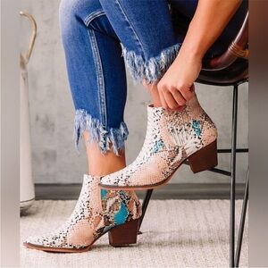Chic Snakeskin Patterned Ankle Booties